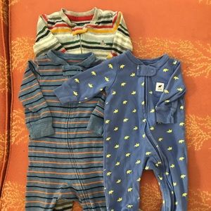 3 footed sleep & plays